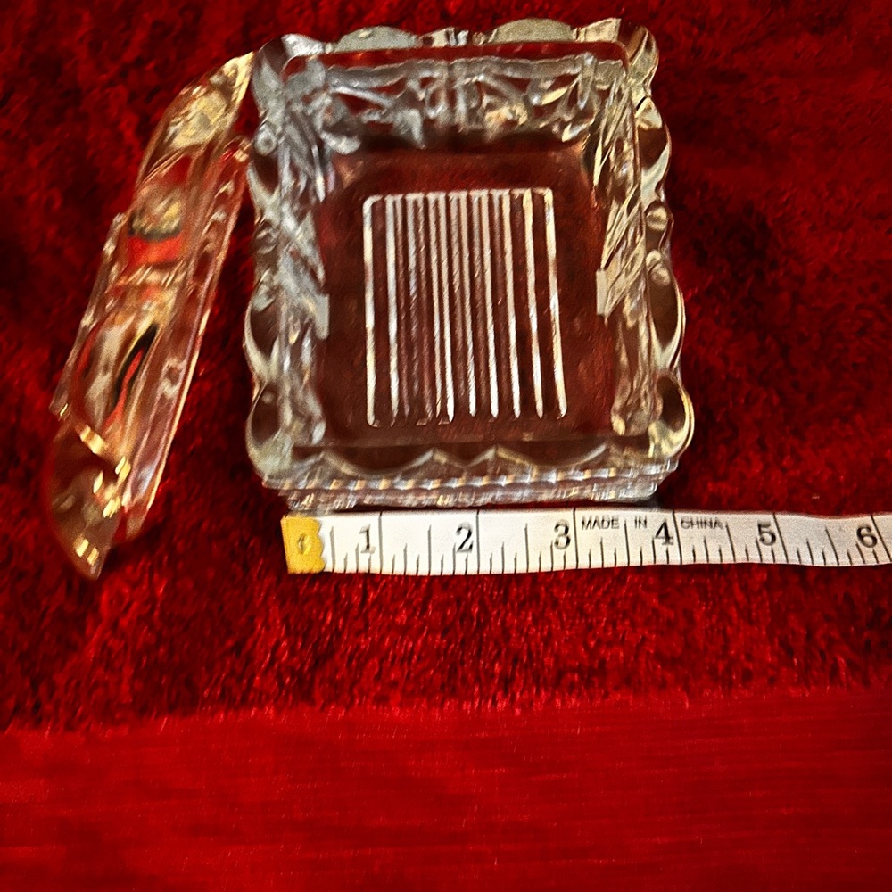 Vintage Vanity Heavy Glass Floral Filigree Footed Trinket Box - Picture 6 of 9